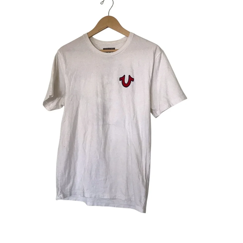 True Religion Mens White Buddha World Tour Graphic‎ T-Shirt velvet Red Horseshoe